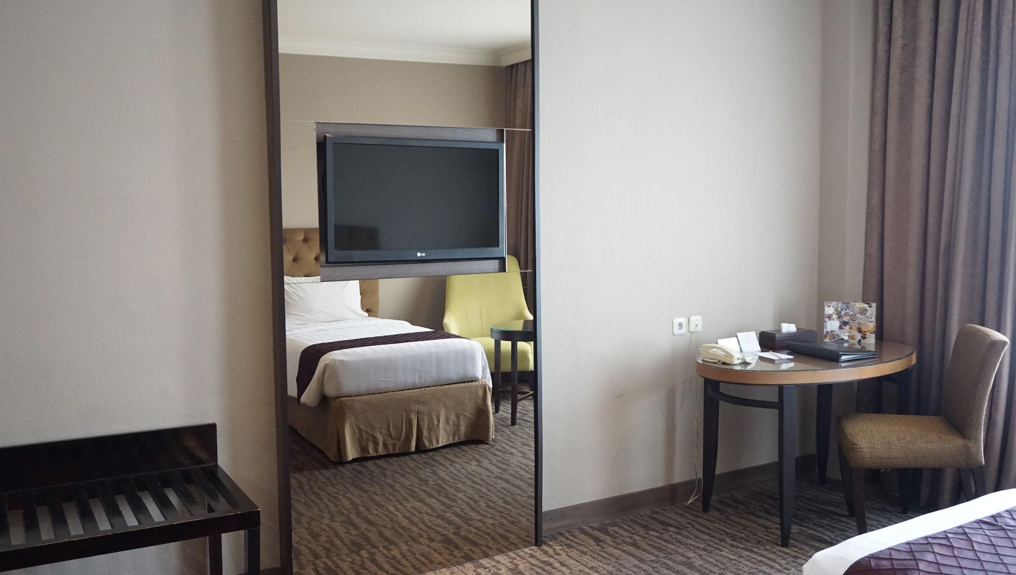 Hotel The Mirah 4*